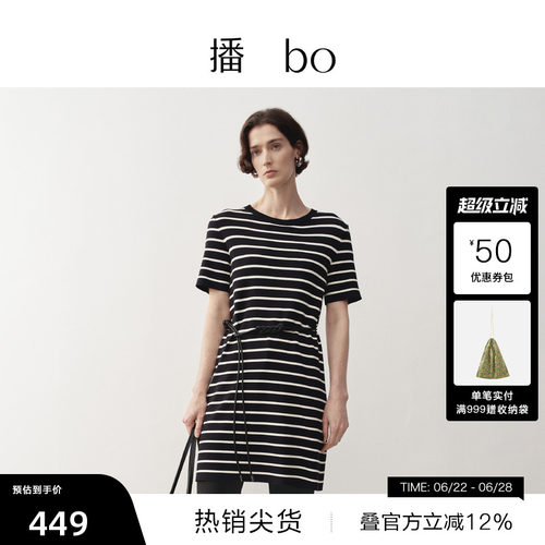 罗纹圆领，平整袖口