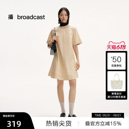 舒适圆领,翻折袖口