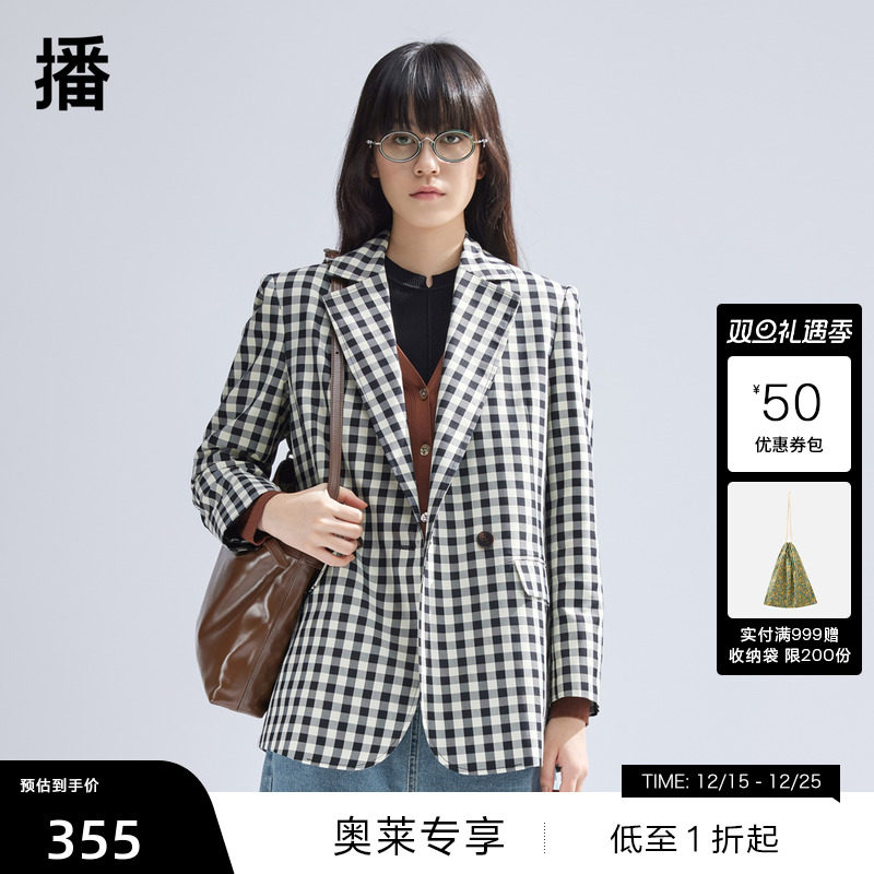 利落西装领，袖口三粒扣装饰