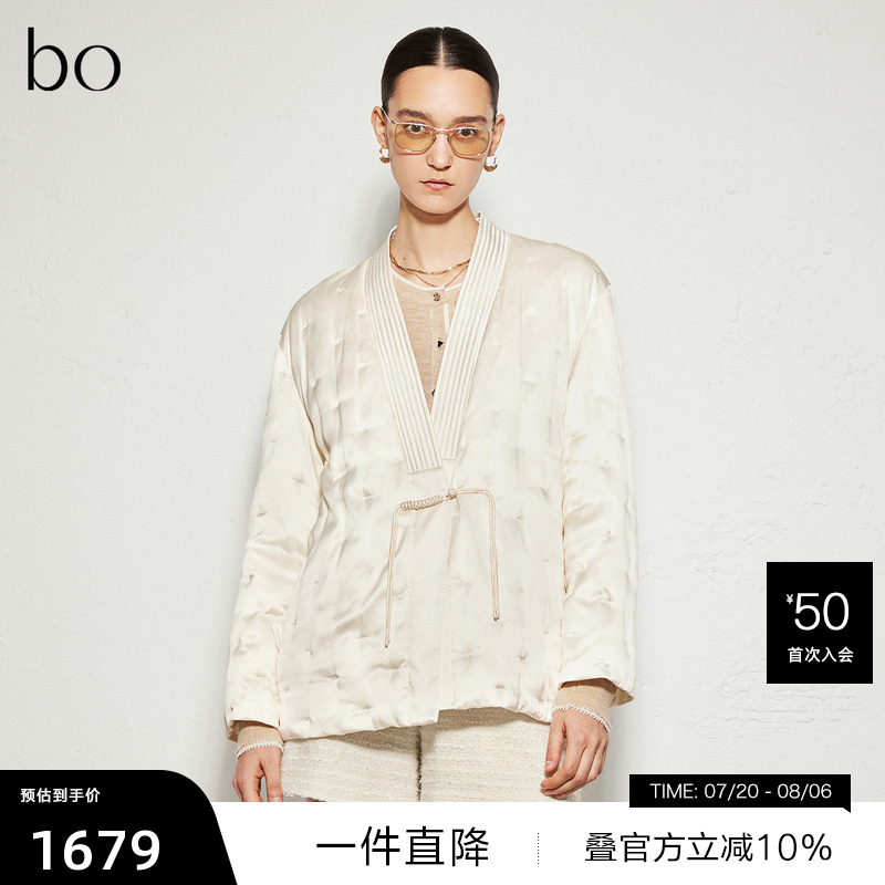 时尚V领修饰脖颈，新中式飘带盘扣