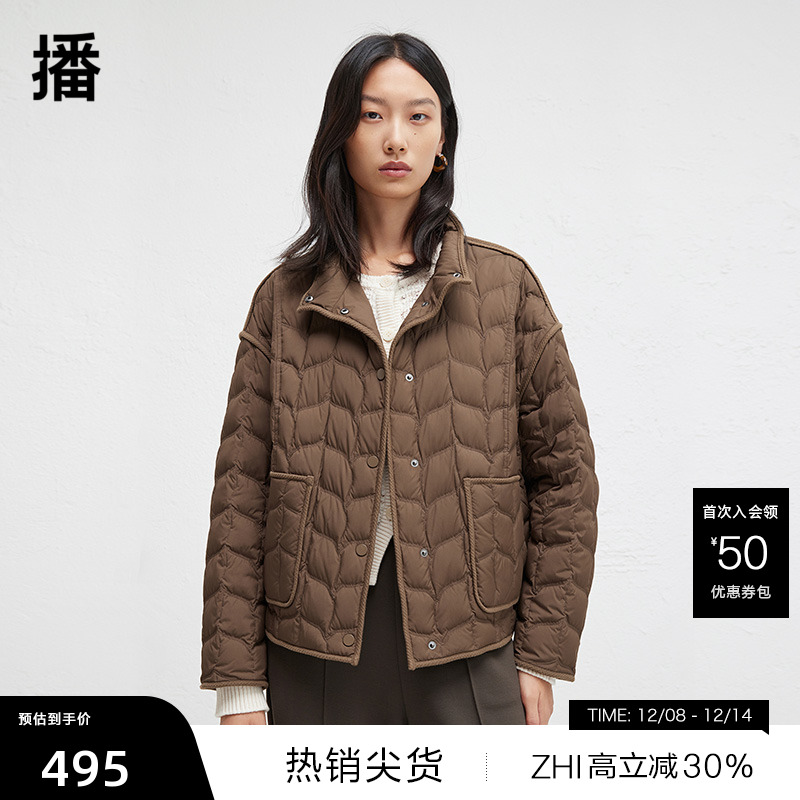 温暖舒适半高领，圆角方形大容量口袋