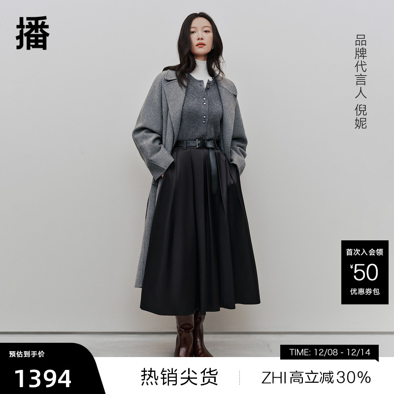 时髦有型西装领，腰间系带收腰