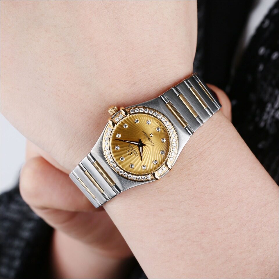 [9.5新]欧米茄星座系列18k黄金原镶钻石女表111.25.26.60.58.001