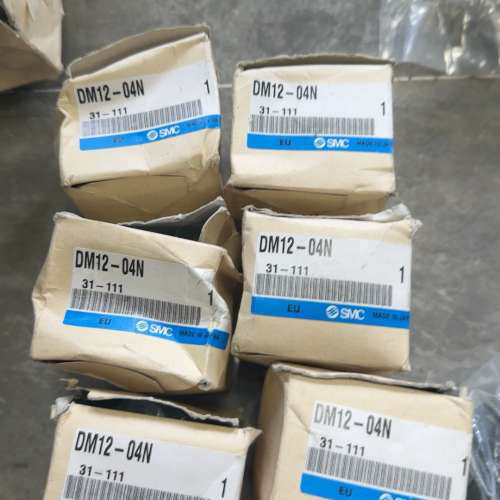 SMC DM12-04N 多管接头 数量有9个议价