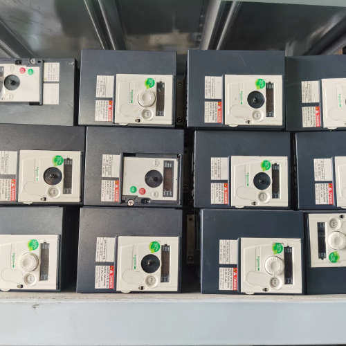 9成新变频器ATV312HU11M2       AT议价