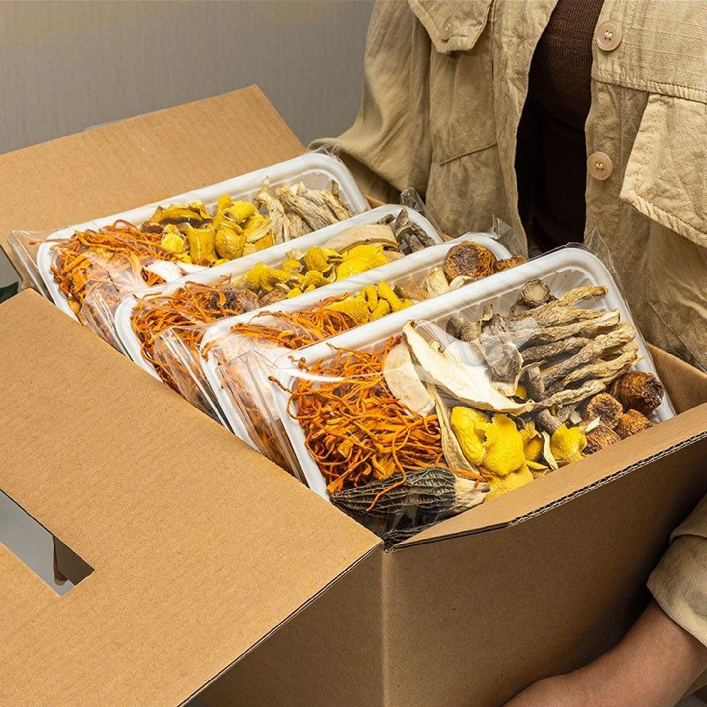 云南特产七彩菌菇汤料包炖鸡煲汤图片