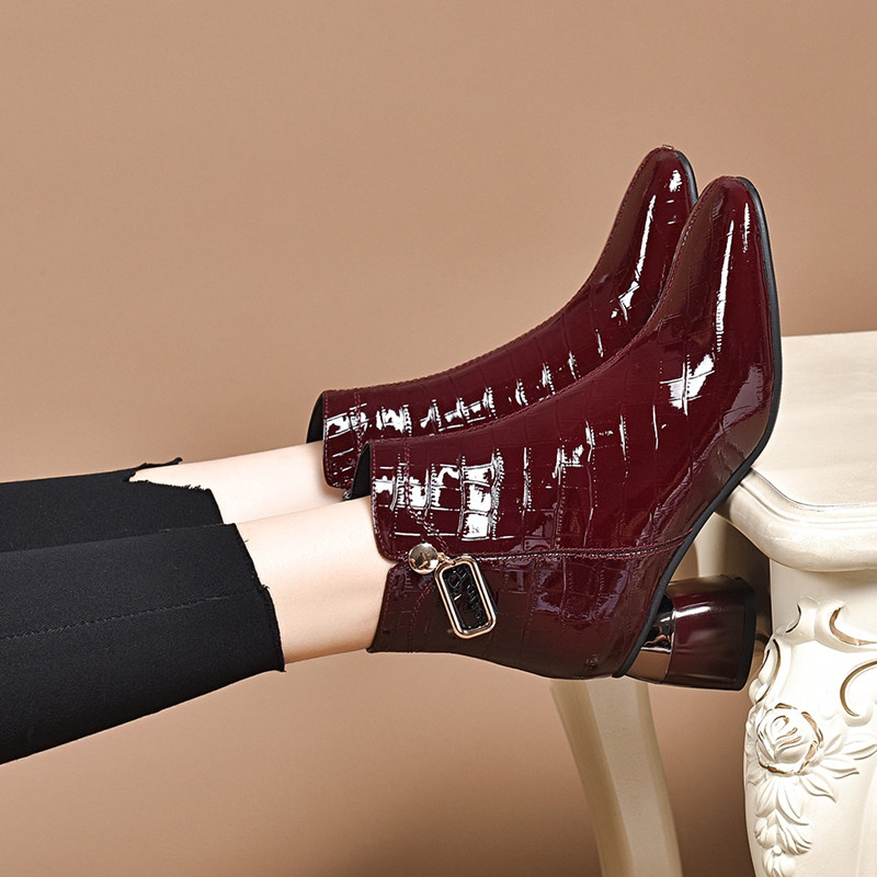 软皮粗跟气质靴子秋冬新款方头加绒高跟软皮爆款配大衣靴漆皮QYE