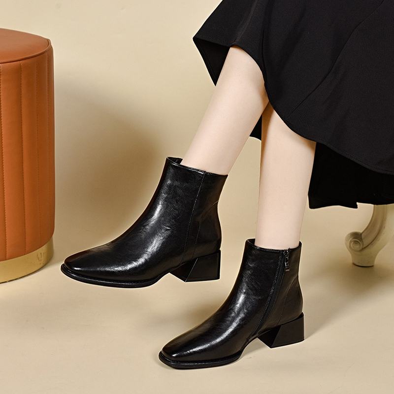 软皮短靴中跟棕色气质靴子女秋冬季新款方头粗跟软底复古百搭靴