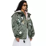 Прямая почтовая рассылка в Гонконге Сесилия Бансен Мисс Alpha Industries x Green N-2B Fly