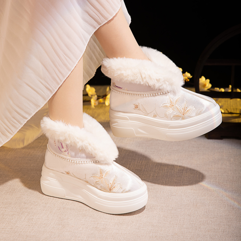 冬季加绒汉服靴厚底古风雪地靴