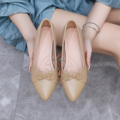 妈妈鞋真皮软底平跟大码复古单鞋