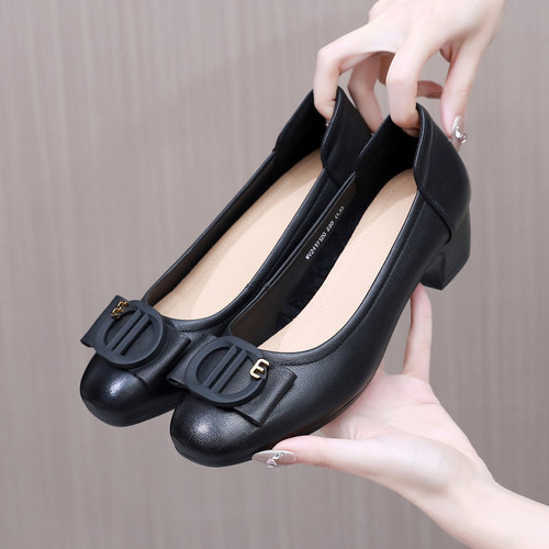 妈妈鞋真皮软底中年低跟大码单鞋