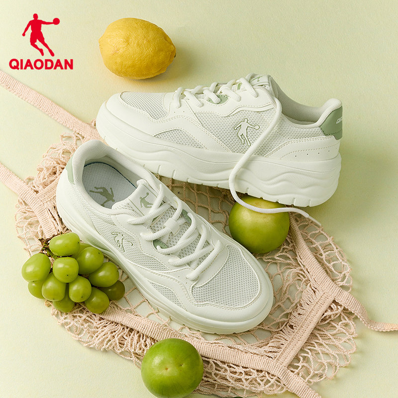 乔丹女款运动板鞋夏季透气小白鞋2026新款网面轻便软底厚底板鞋女
