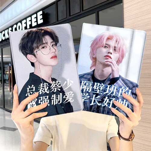 内壳软硅胶材质。舒适手感,四角防摔。