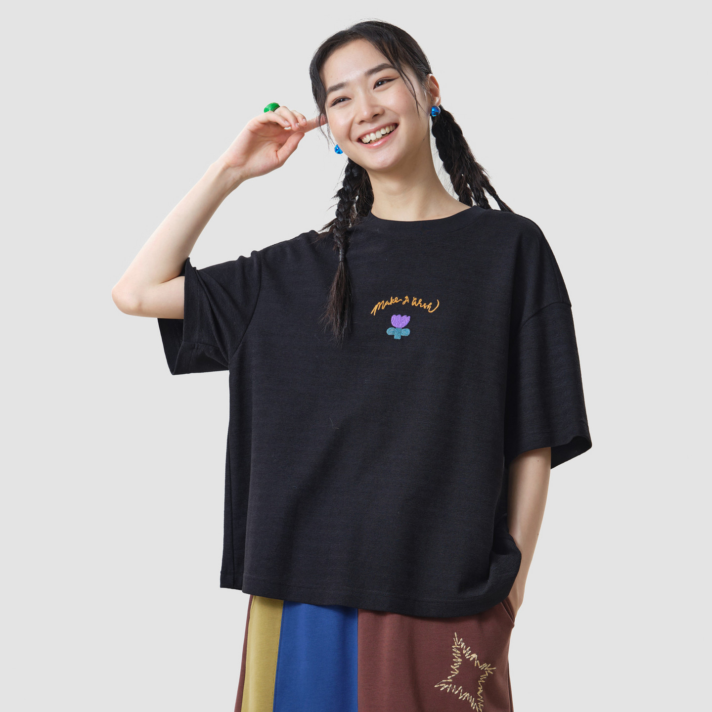 MOVEUP幻走2026秋季新款.FUN系列圆领落肩绣花短袖通勤短款T恤女