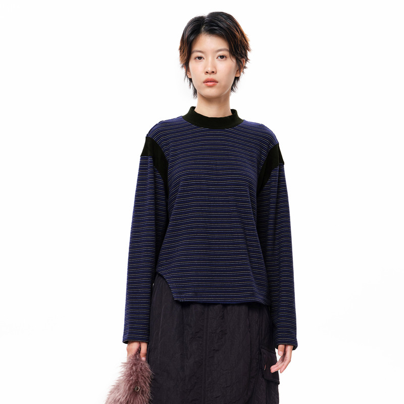 圆领、条纹、不规则下摆