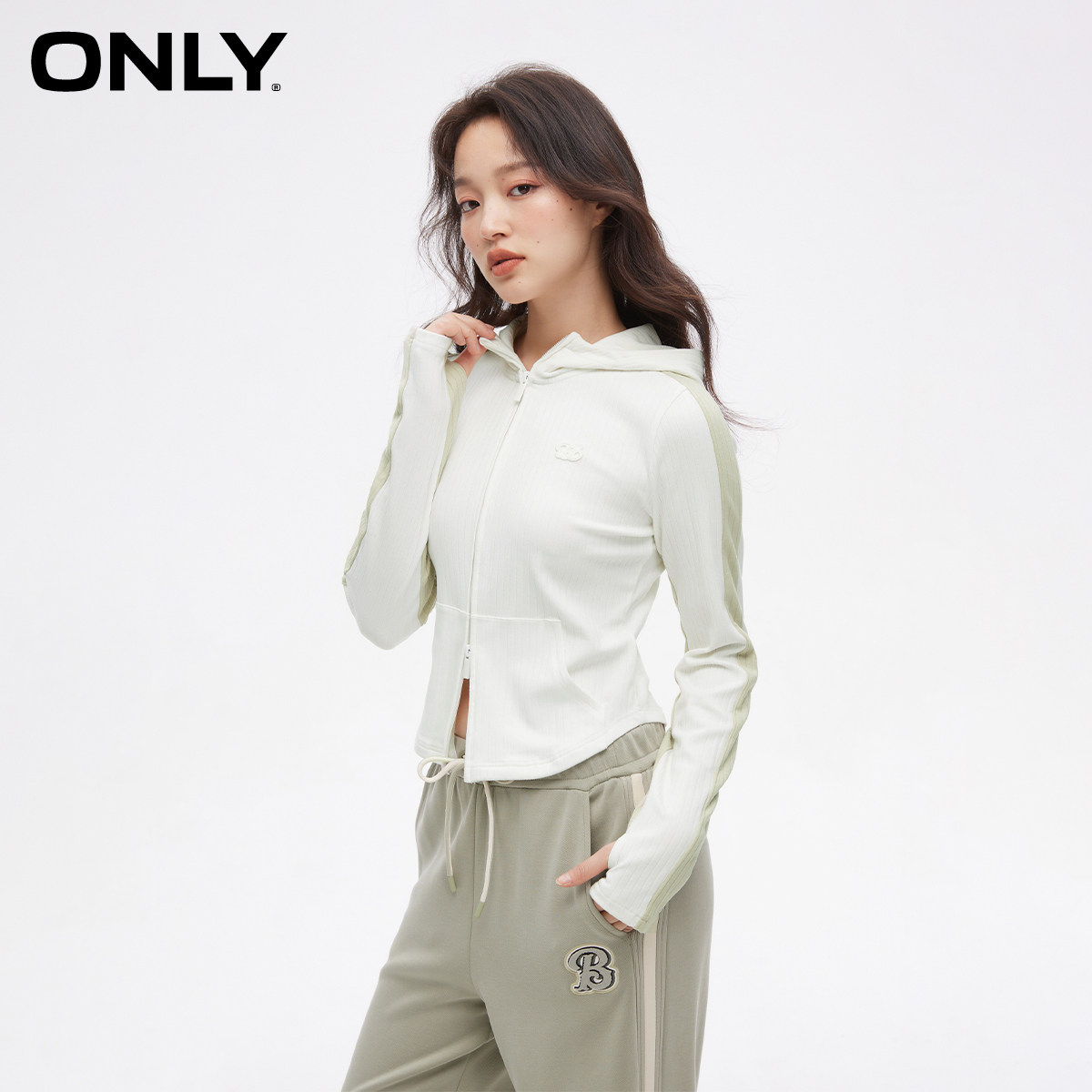 【ONLY奥莱】秋季时尚百搭连帽拼色修身短款开衫卫衣女