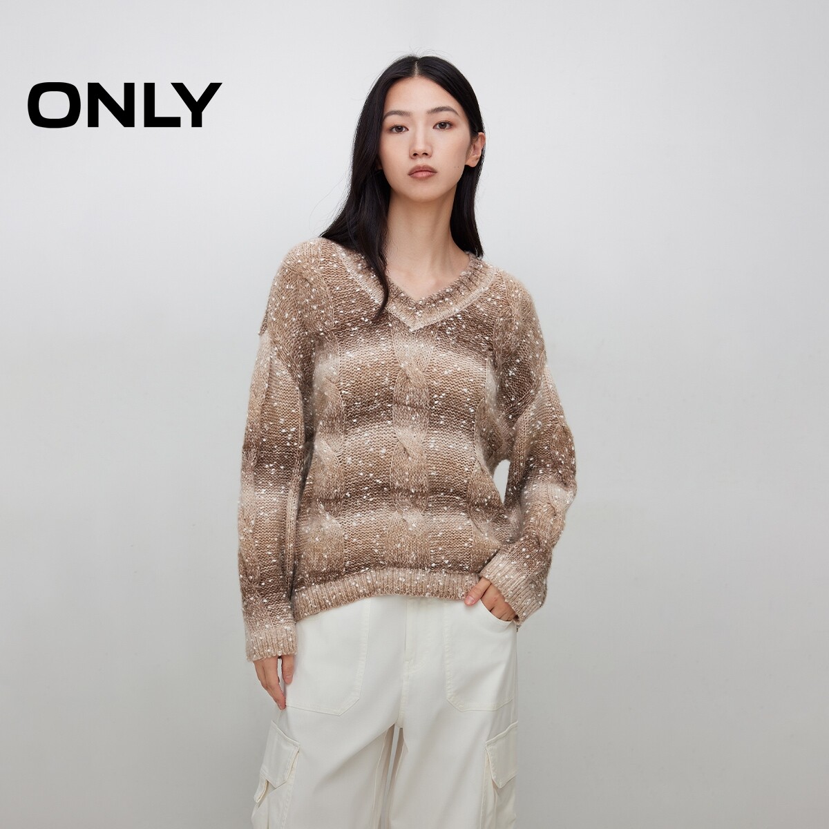 【ONLY奥莱】春夏宽松落肩V领时髦渐变条纹含绵羊毛毛衣针织衫女