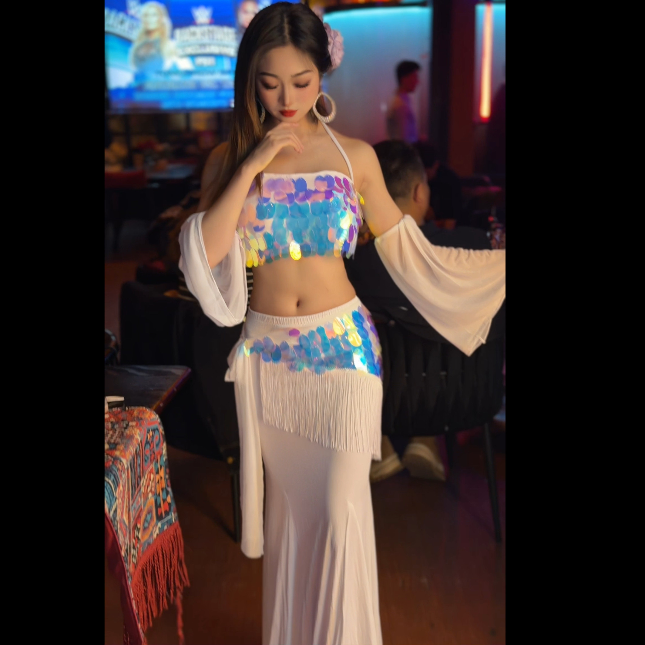 悦梦风璐肚皮舞服装新款性感亮片白色流苏半身裙女演出服鱼尾裙图片