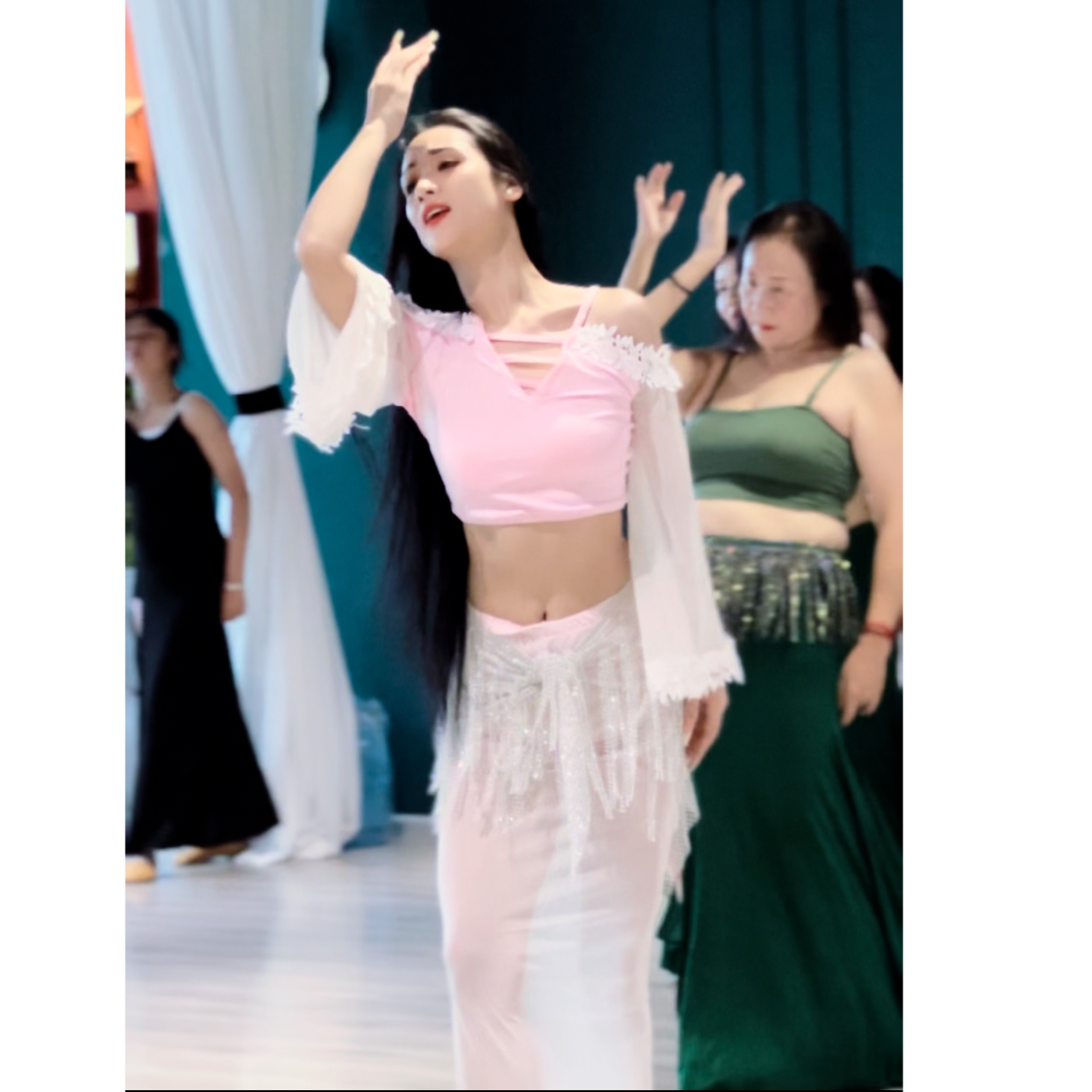 悦梦风璐肚皮舞演出服表演服套装长裙大码法式甜美性感蕾丝练功服