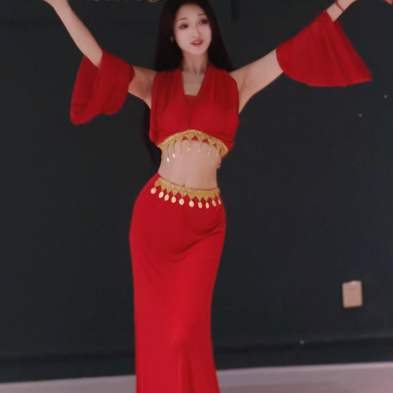 悦梦风璐肚皮舞新款套装演出服班服性感气质练功服红色显瘦初学