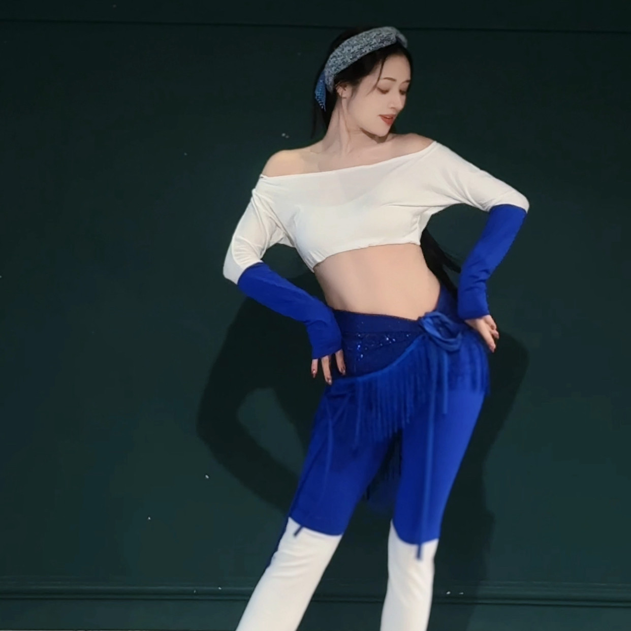 悦梦风璐肚皮舞亮片演出服班服臀巾气质练功服显瘦初学运动裤子