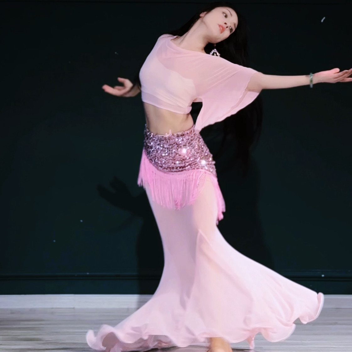 悦梦风璐肚皮舞新款套装演出服班服气质练功服显瘦初学仙女鱼尾裙