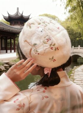 新款国风贝雷帽日常刺锈女生帽古风甜美帽秋冬衣服帽百搭保暖帽子
