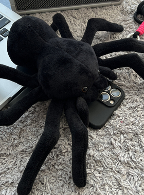 秋冬新款16苹果15手机壳毛绒恐怖蜘蛛黑色适用iPhone14Promax保护套小众13Pro恶搞怪12斜挎背带挂绳8Xs潮plus