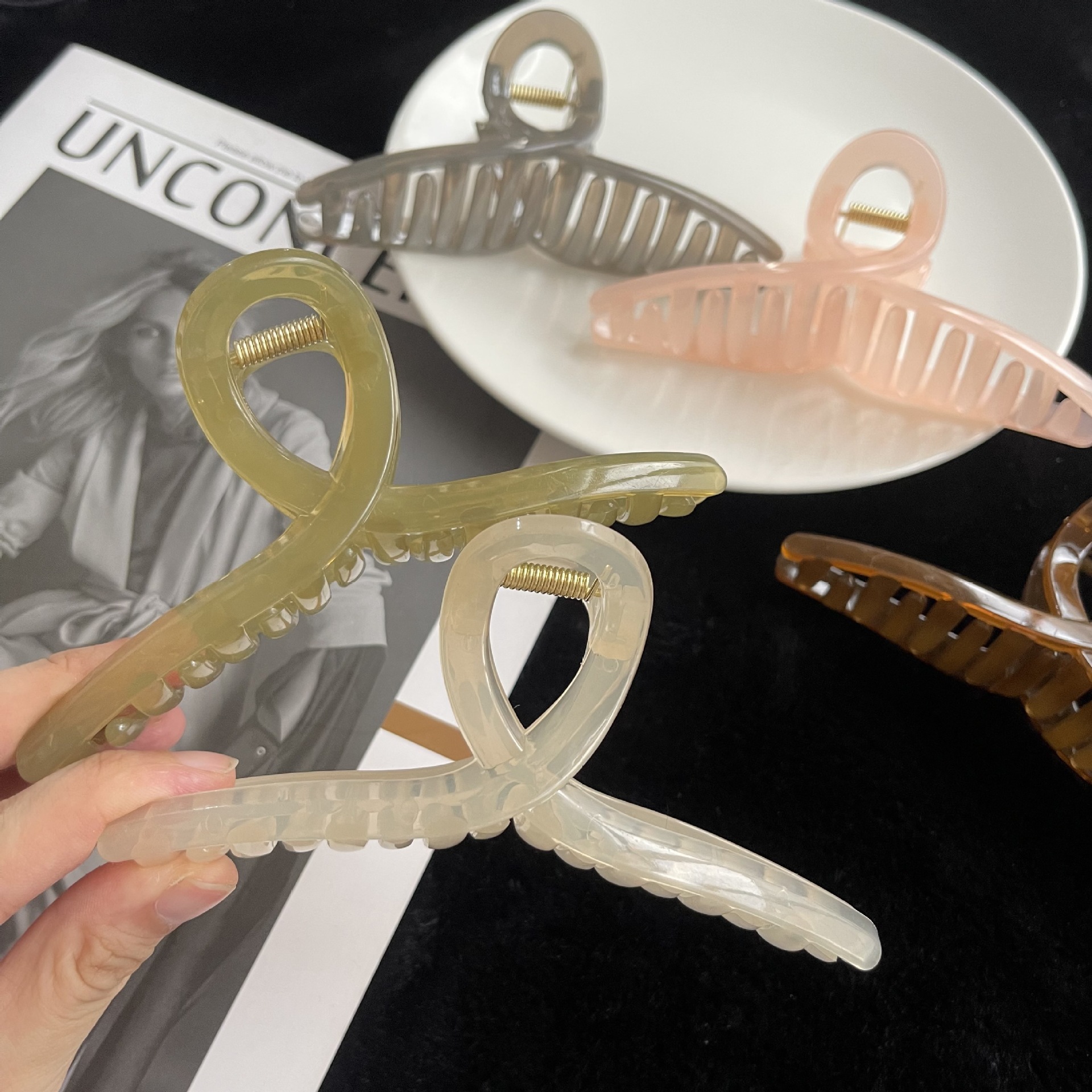 莫兰迪果冻色抓夹抓后脑勺发卡鲨鱼夹女金典百搭发饰韩国复古