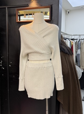 十三行拿货2025冬季新款韩版一字肩上衣包臀半身裙套装k68929w178
