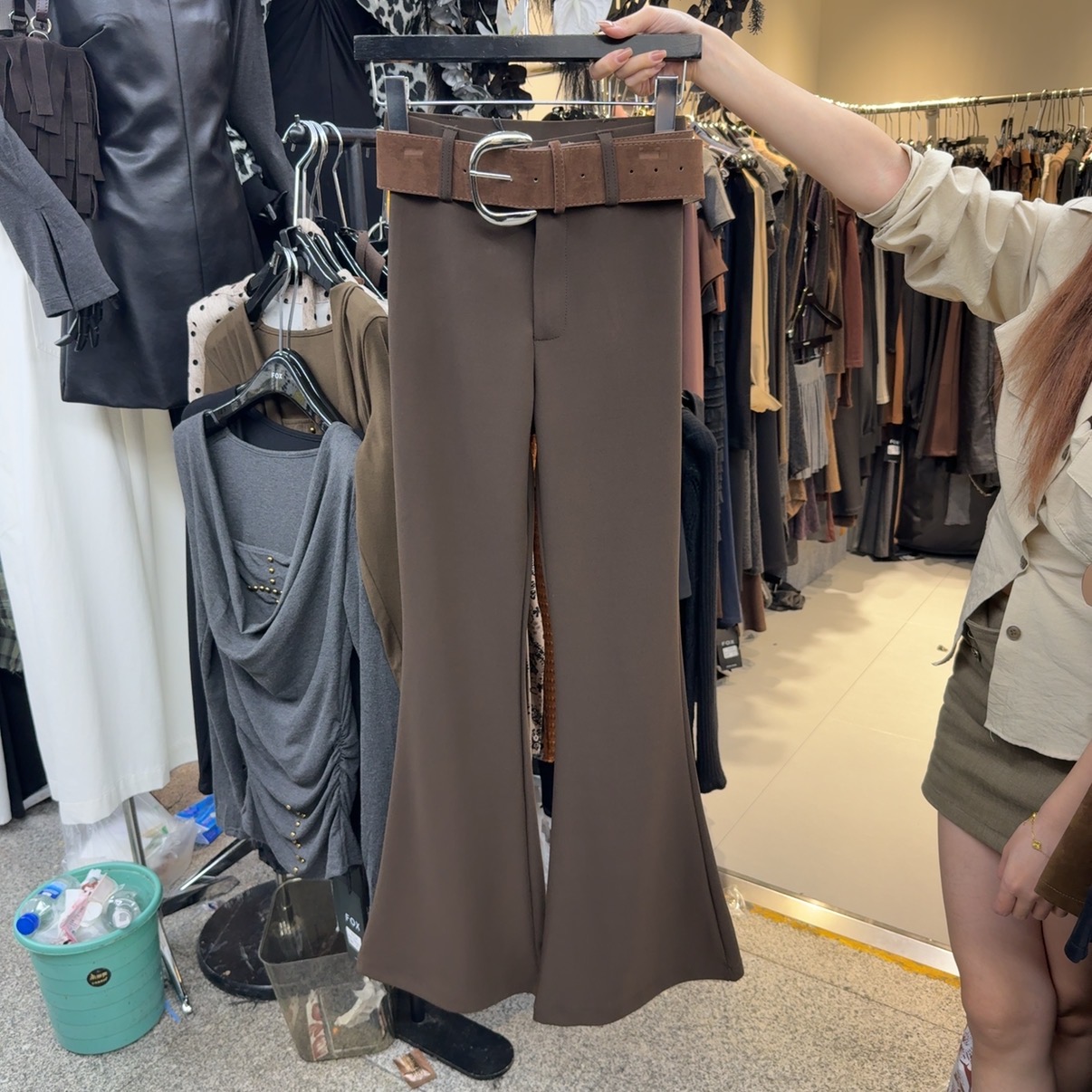 秋冬法式修身优雅纯色百搭喇叭裤