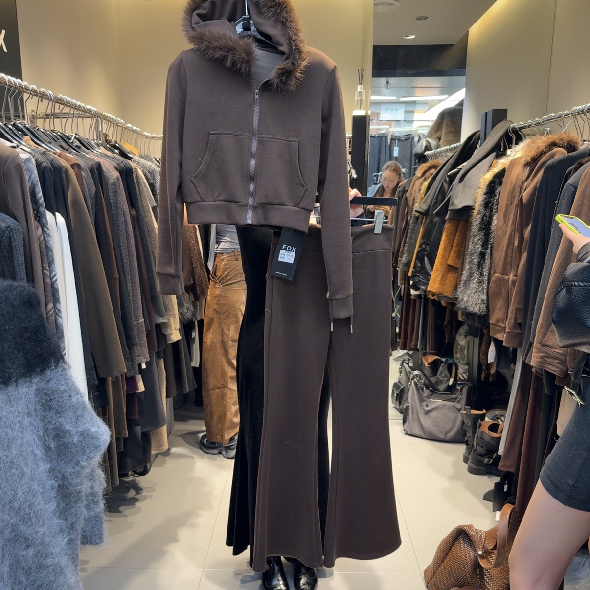 韩版时尚连帽毛毛外套喇叭裤套装