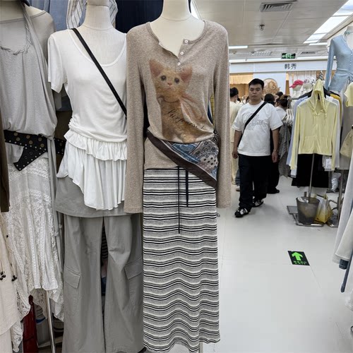 韩版印花猫咪长袖T恤条纹半身裙