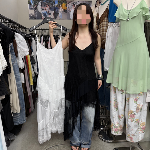 V领不规则蕾丝拼接吊带连衣裙