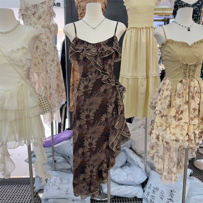 复古花色荷叶边不规则吊带连衣裙