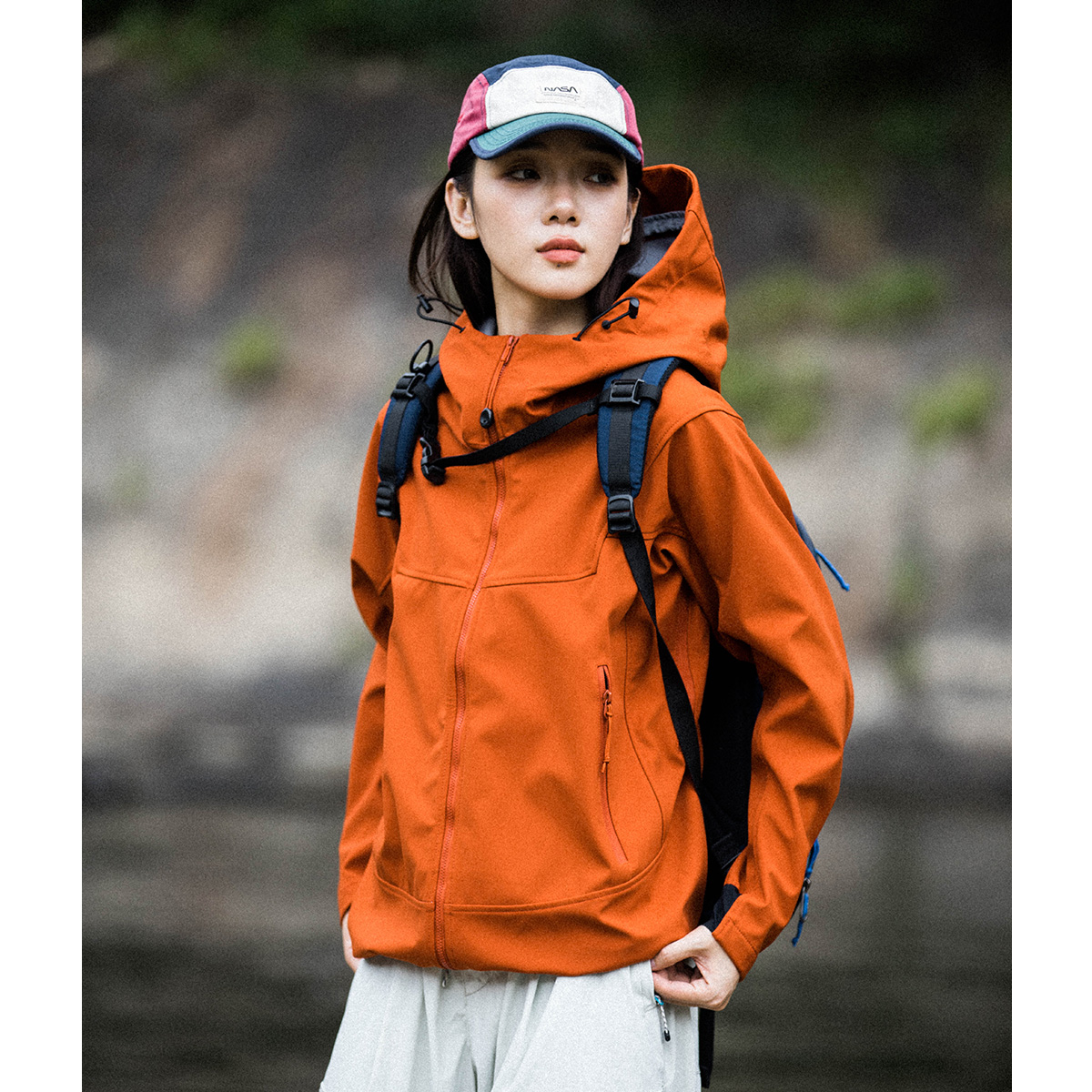 山系户外防风防水连帽冲锋衣