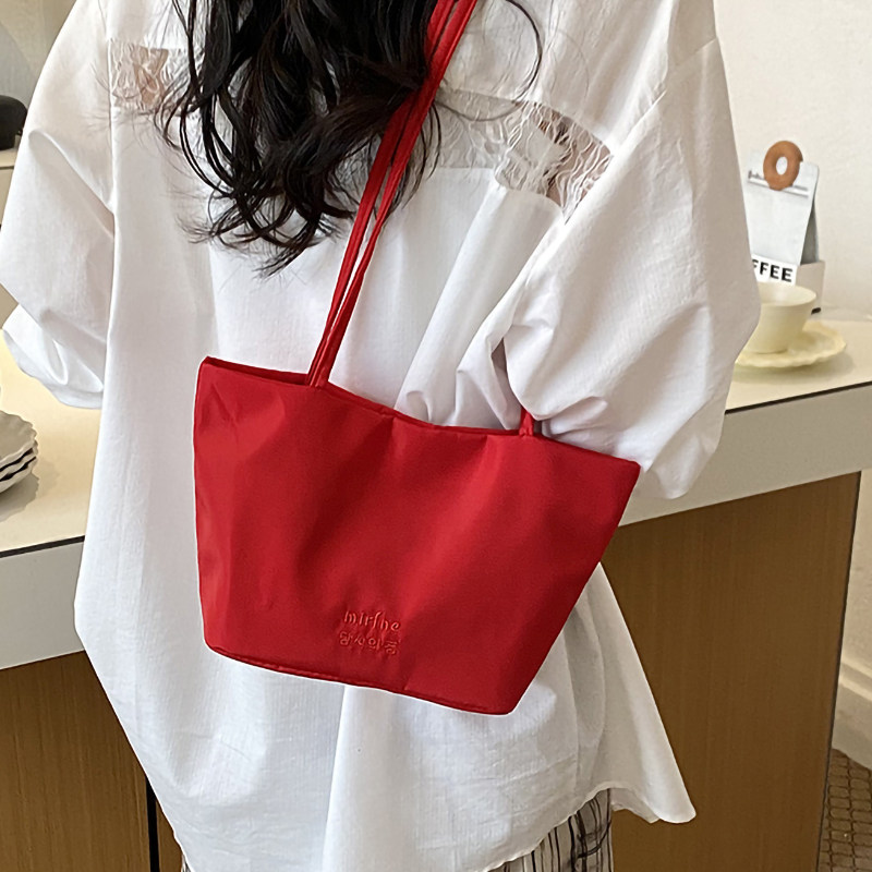 红色手提包包女2026新款大容量休闲单肩腋下包简约通勤轻便帆布包