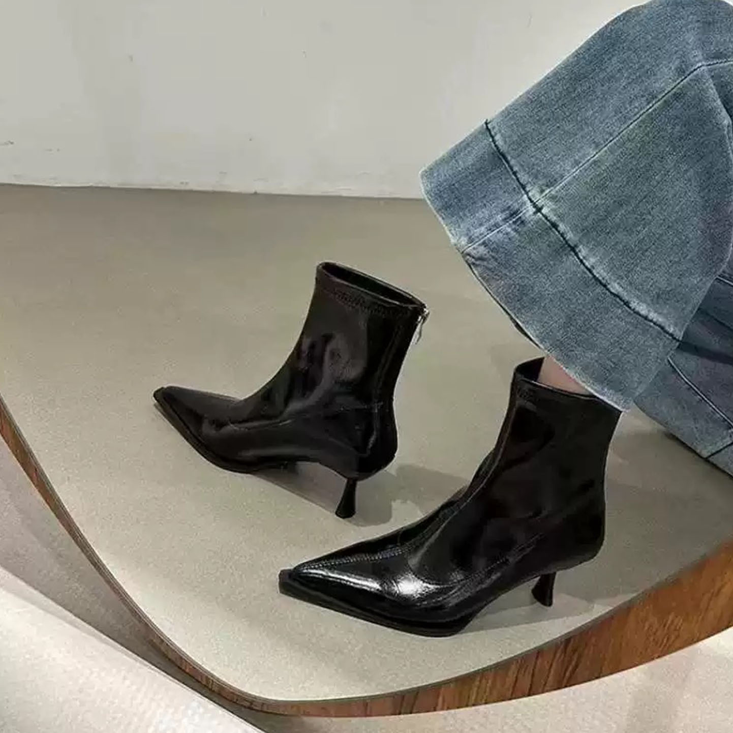 法式尖头短靴女细跟后拉链瘦瘦靴