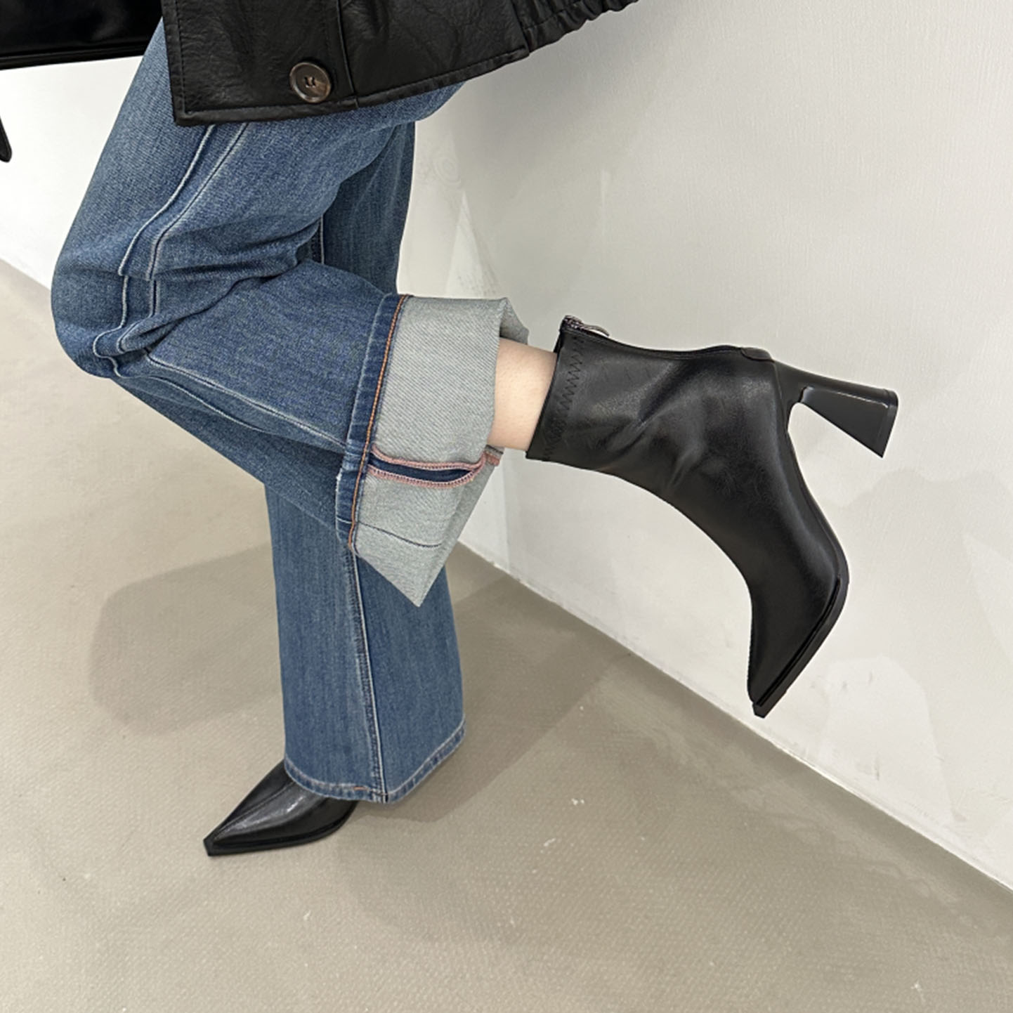 法式尖头高跟短靴女2025秋冬新款瘦瘦靴后拉链复古粗跟时装马丁靴