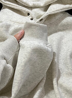 白灰色连帽卫衣女2026新款秋冬季加绒重磅美式休闲宽松纽扣连帽衫