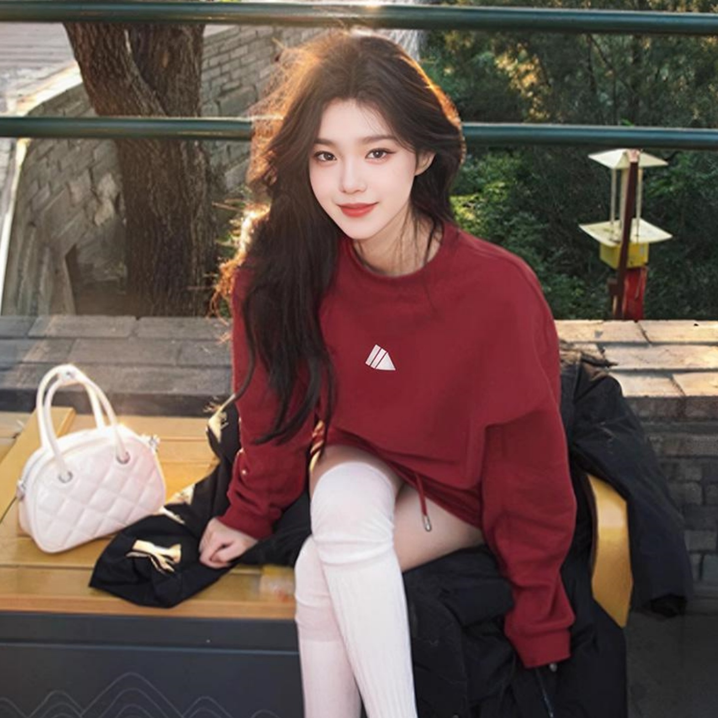 酒红色重磅卫衣女早秋薄款2025新年圆领宽松无帽加绒加厚秋冬上衣