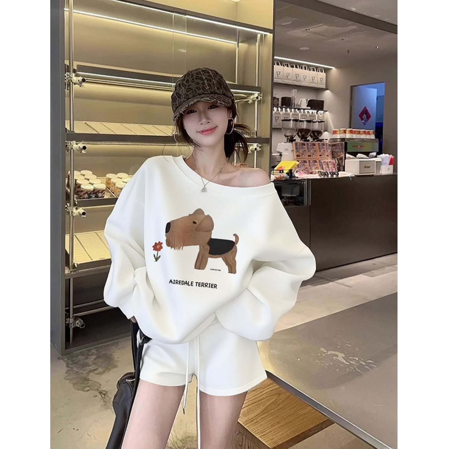 白色小狗印花斜肩领卫衣女2025新款绝美好看韩系宽松甜辣气质上衣