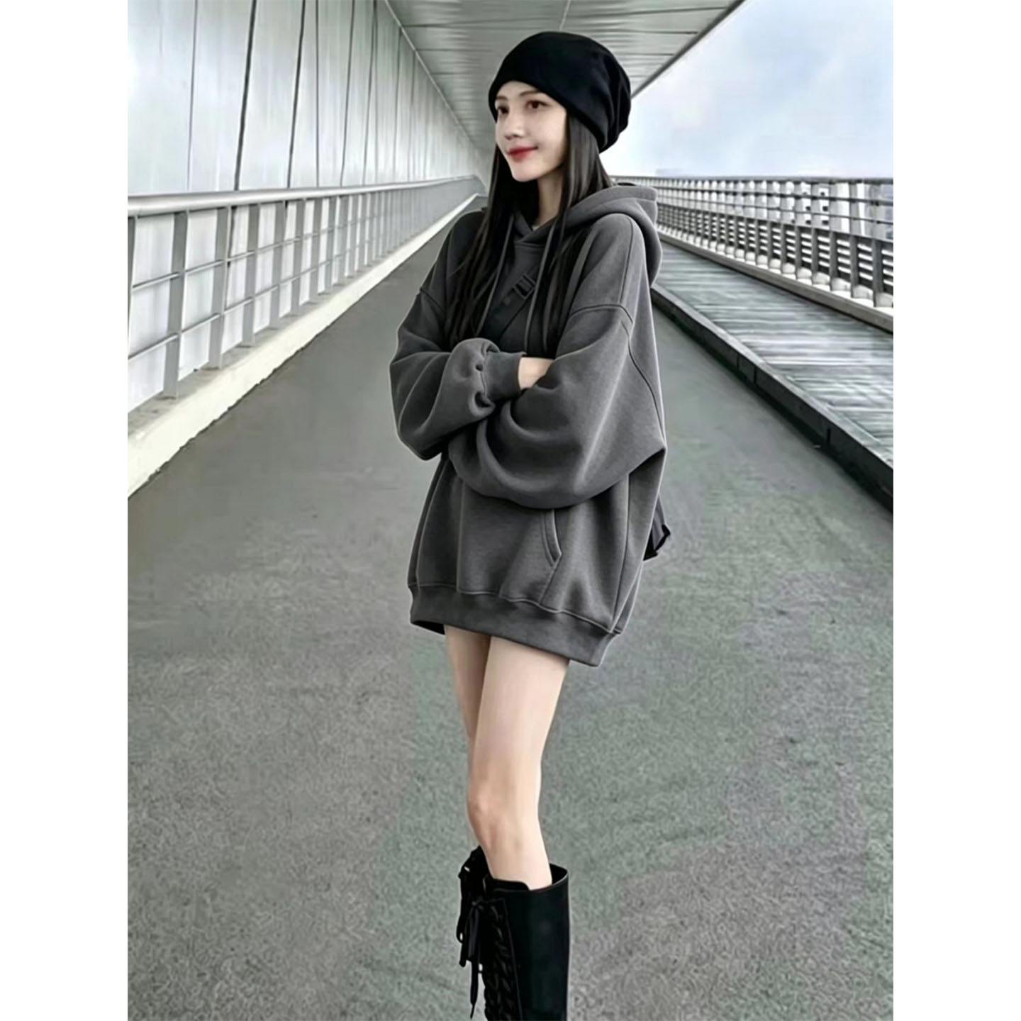 秋冬季深灰色高级感卫衣女2026新款加绒宽松百搭潮流套头连帽上衣
