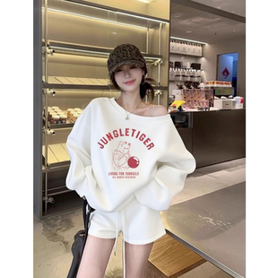 白色斜领露肩卫衣女2026新款 宽松休闲韩系慵懒风气质甜辣上衣秋季