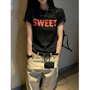 黑色字母印花短袖t恤女2026新款夏装酷帅小众不撞款休闲正肩上衣