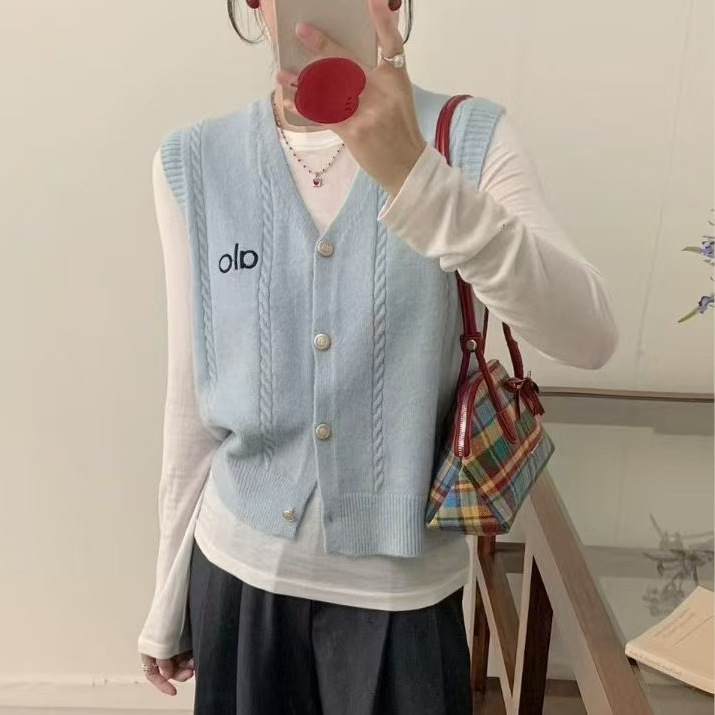学院风刺绣V领针织马甲背心女2025秋冬装新款无袖开衫短款毛衣马，女装马甲，岚润乐美服饰