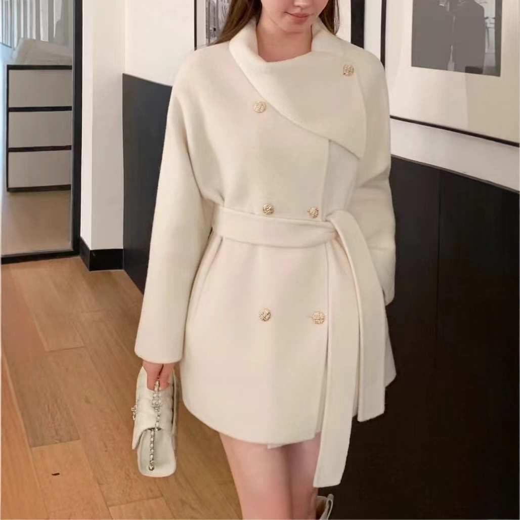 白色MIU系千金毛呢子大衣女2025冬季设计感小个子围脖领毛呢外套，女装毛呢外套，岚润乐美服饰