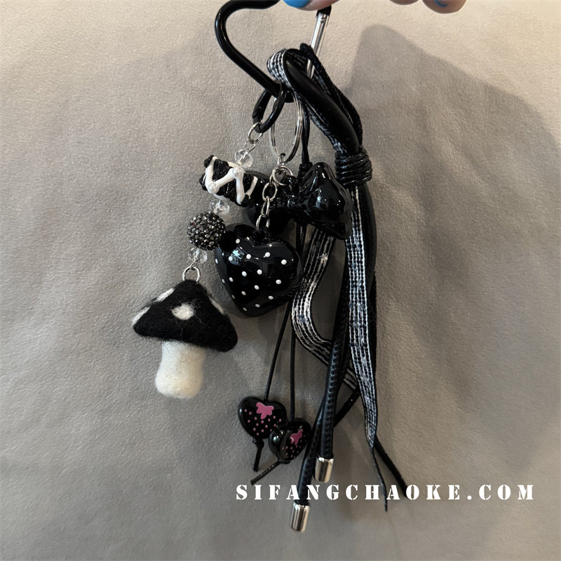 甜酷风波点蝴蝶结爱心挂链miu 系创意书包挂链装饰钥匙扣手机壳