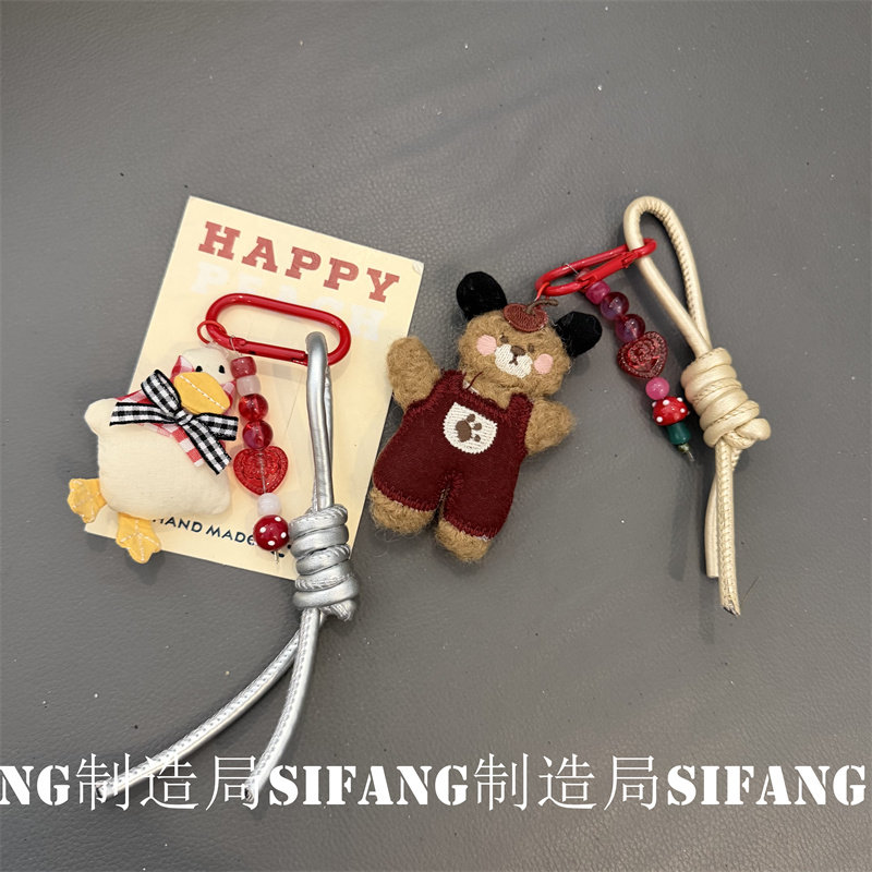 小鸭子卡通小熊车钥匙扣链条书包挂件耳机套挂饰创意男女